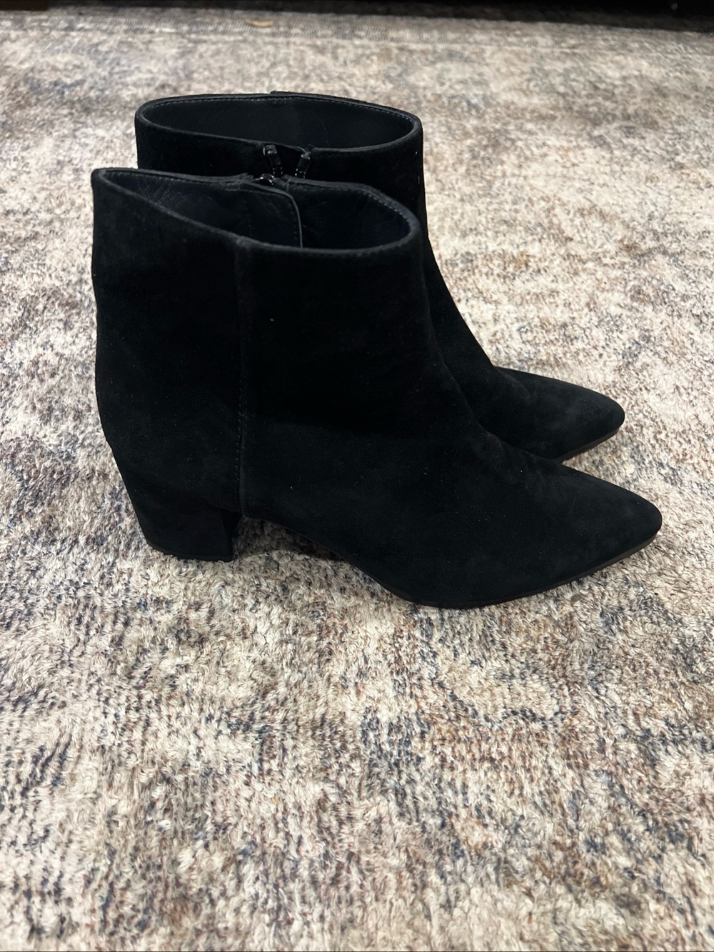 Stuart Weitzman Classic Pointed Toe Black Suede Ankle Boots Sz 9 Block Heel 2 in